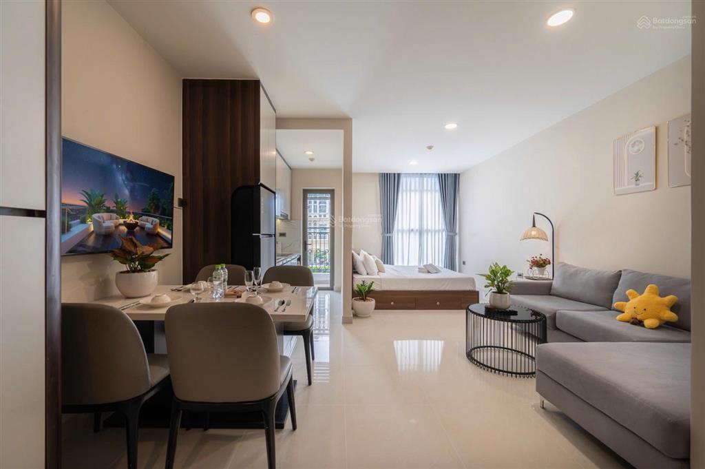Trống! thuê 1pn saigon royal 43m2 ban công view thoáng ngay bến vân đồn quận 4 sát q1  0775 924 ***