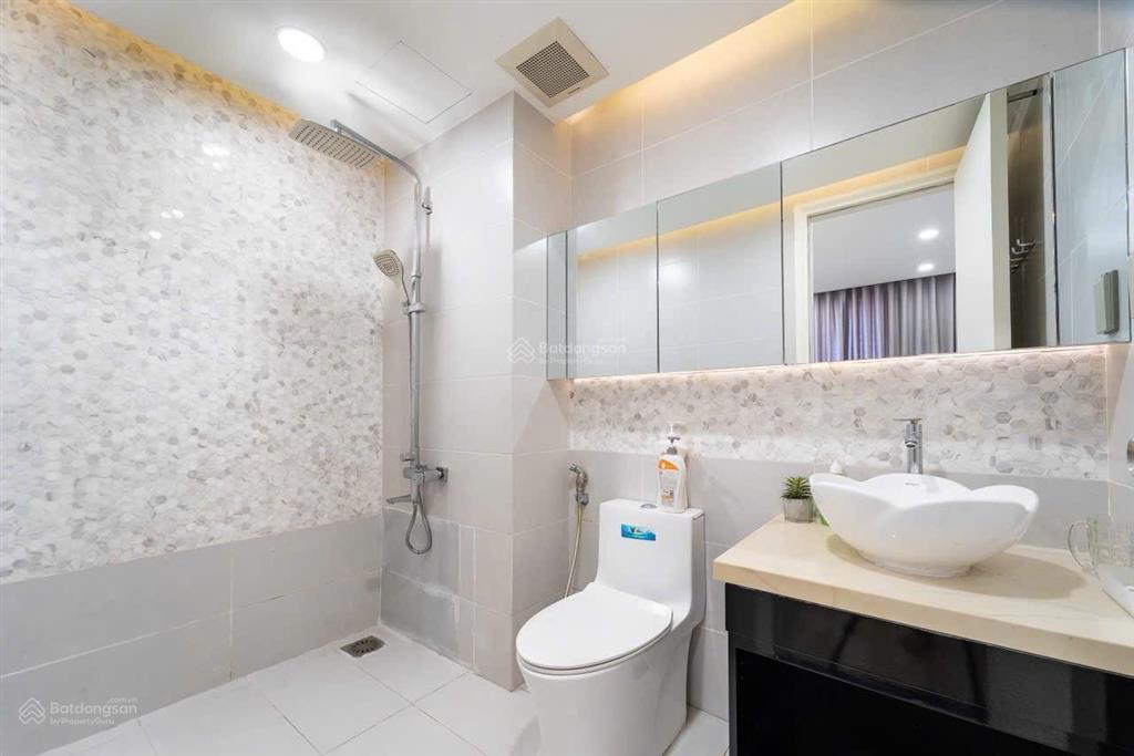 Cho thuê ngắn hạn theo nhu cầu river gate 2pn 75m2 q4 sát q1 view bitexco landmark 81  0775 924 ***