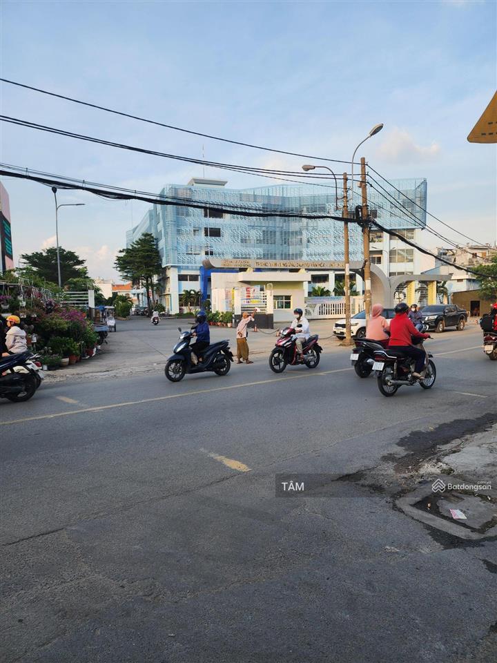 Nhà đẹp dọn về ăn tết ngay trung tâm gò vấp 44m 2 tầng hẽm ô tô giá 5t45