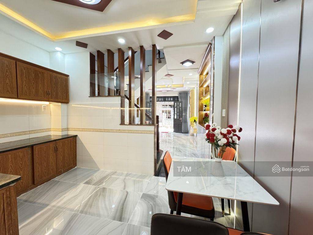 Nhà đẹp dọn về ăn tết ngay trung tâm gò vấp 44m 2 tầng hẽm ô tô giá 5t45