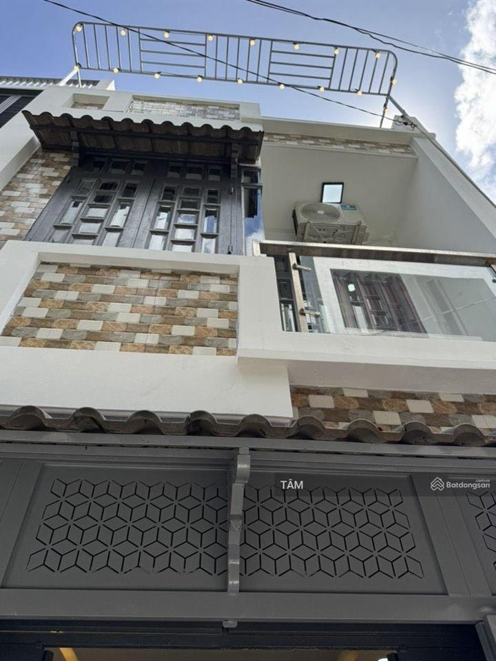 Nhà đẹp dọn về ăn tết ngay trung tâm gò vấp 44m 2 tầng hẽm ô tô giá 5t45