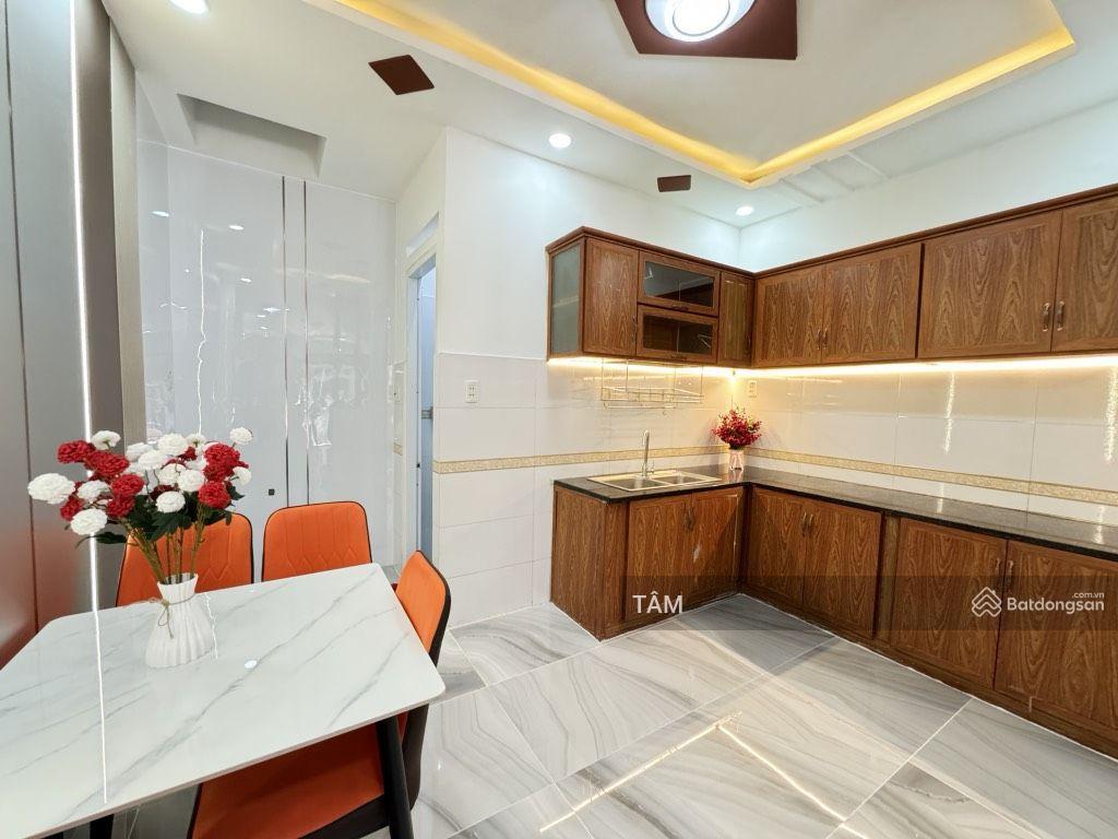 Nhà đẹp dọn về ăn tết ngay trung tâm gò vấp 44m 2 tầng hẽm ô tô giá 5t45