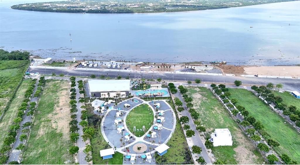 Bán nền đối diện hiệp phước premia, giá 1tỷ450 đường 16m vị trí đẹp giá hạt dẻ