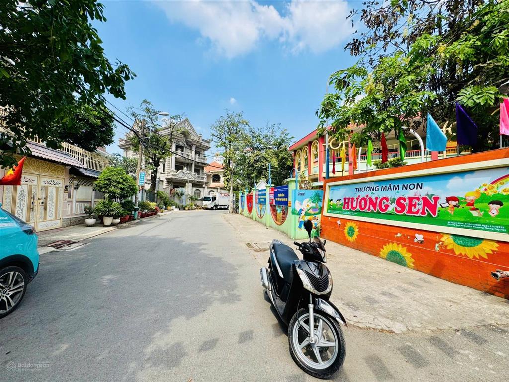 Bán nhà hẻm xe tải 10m khu biệt thự vip làng hoa, dt 5x17, 4 tấm giá 9.9 tỷ tl