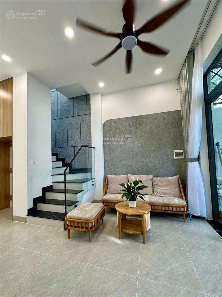 Bán nhà 3 tầng đẹp, khu dân cư yên tĩnh xe hơi quay đầu diện tích 52m2. ngang 4 dài 13 giá hơn 6 tỷ