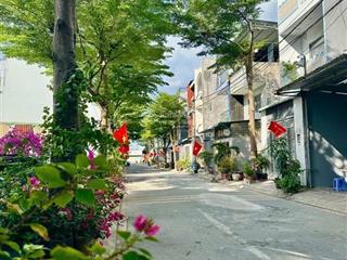 Bán nhà 3 tầng đẹp, khu dân cư yên tĩnh xe hơi quay đầu diện tích 52m2. ngang 4 dài 13 giá hơn 6 tỷ