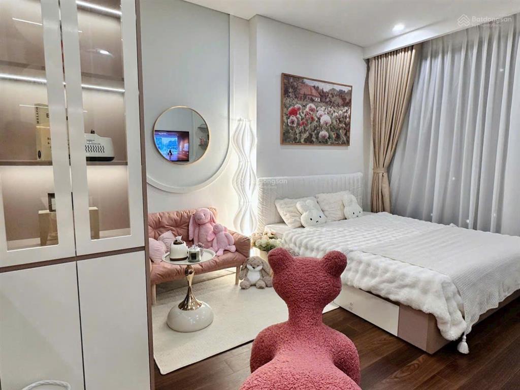 Giá sốc! studio tòa b masteri west heights, giá chỉ 2,35 tỷ, 31,5m2, tầng đẹp 1x, full nội thất
