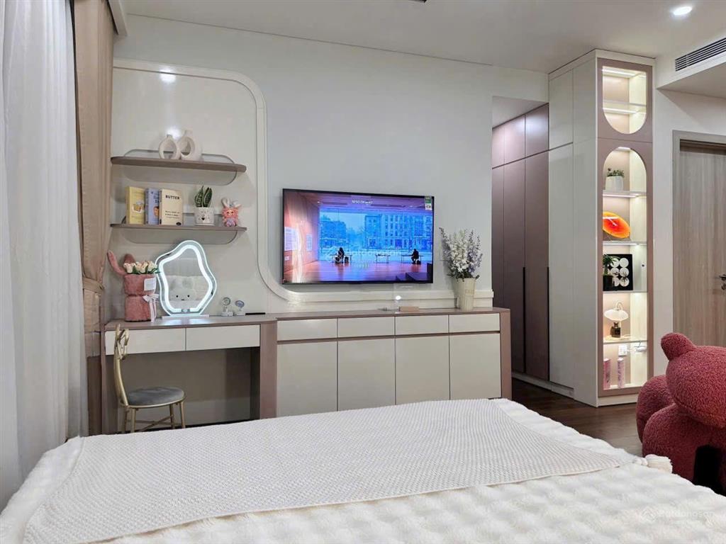Giá sốc! studio tòa b masteri west heights, giá chỉ 2,35 tỷ, 31,5m2, tầng đẹp 1x, full nội thất