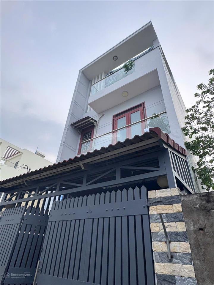 Bán nhà ngay chợ đầu mối bà điểm 5x20 trệt 2 lầu giá 5.5 tỷ còn bớt