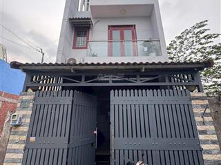 Bán nhà ngay chợ đầu mối bà điểm 5x20 trệt 2 lầu giá 5.5 tỷ còn bớt