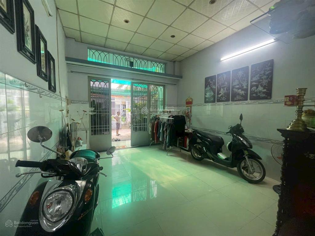 Nhà trung lân 1, bà điểm, 4x20m, giá 3.3 tỷ còn bớt