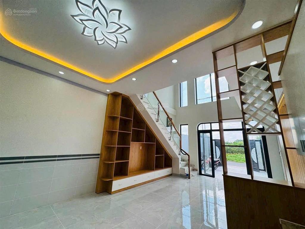 Bán nhà đẹp bà điểm 5x24m trệt lầu đường 16m giá 5,6 tỷ thương lượng