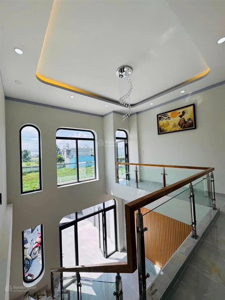 Bán nhà đẹp bà điểm 5x24m trệt lầu đường 16m giá 5,6 tỷ thương lượng