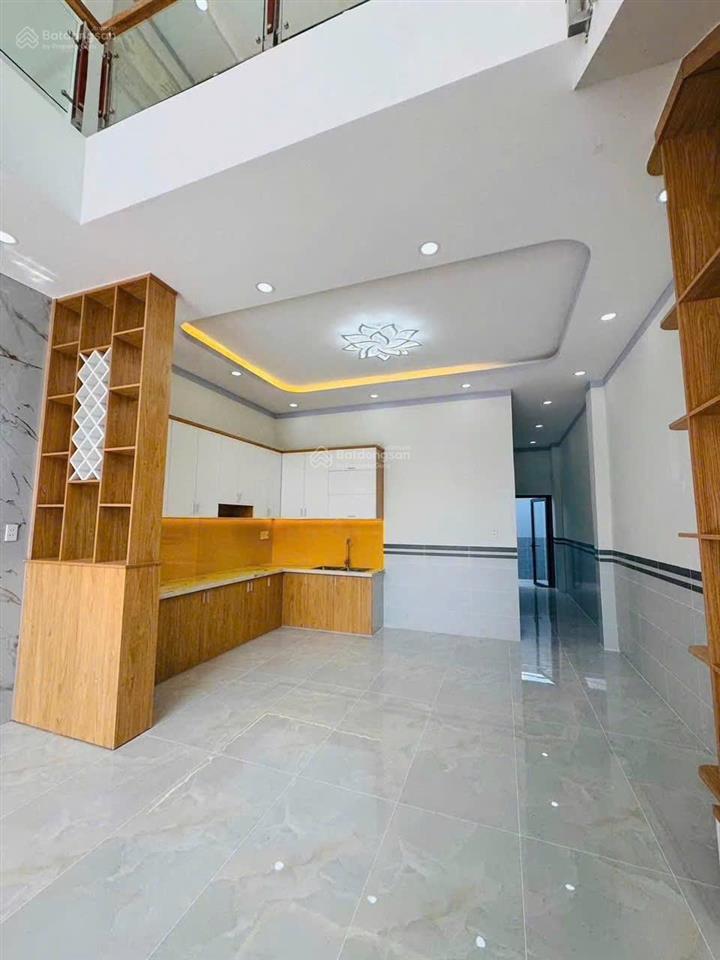 Bán nhà đẹp bà điểm 5x24m trệt lầu đường 16m giá 5,6 tỷ thương lượng