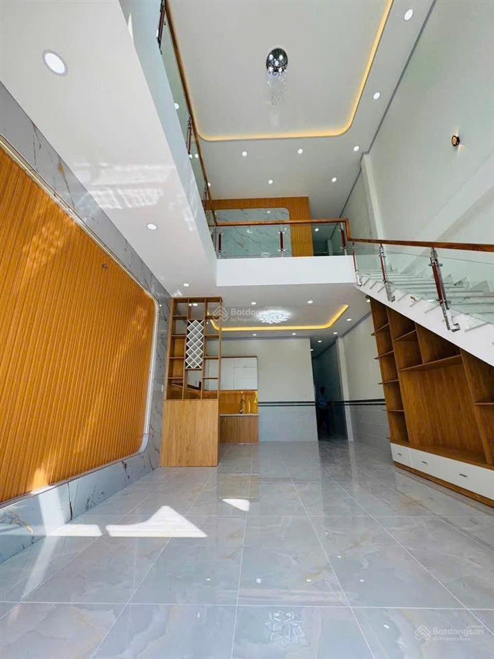 Bán nhà đẹp bà điểm 5x24m trệt lầu đường 16m giá 5,6 tỷ thương lượng