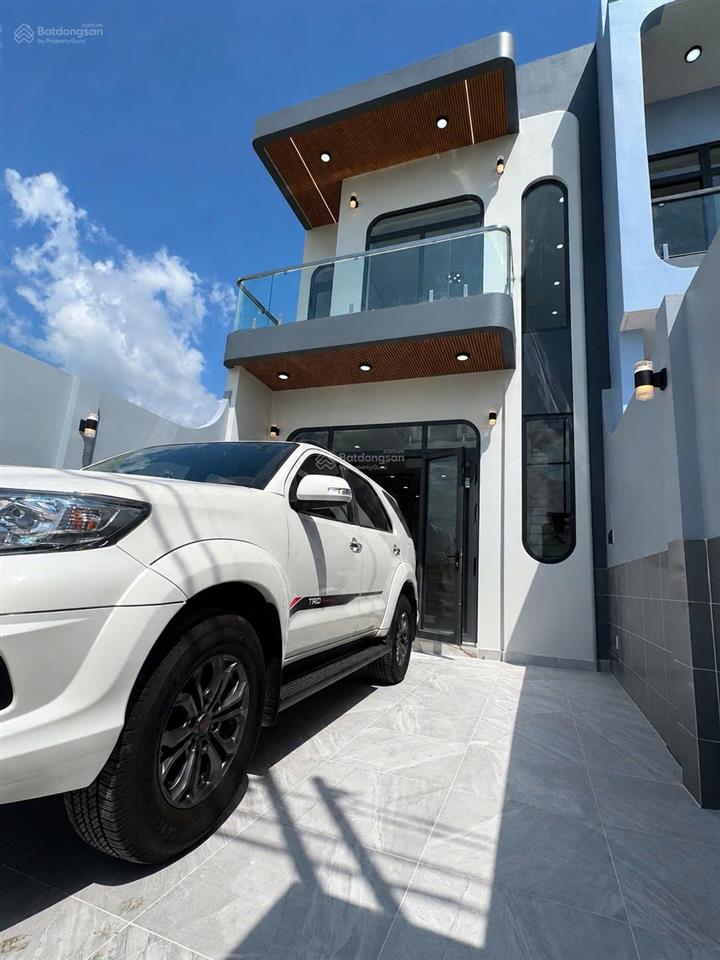 Bán nhà đẹp bà điểm 5x24m trệt lầu đường 16m giá 5,6 tỷ thương lượng