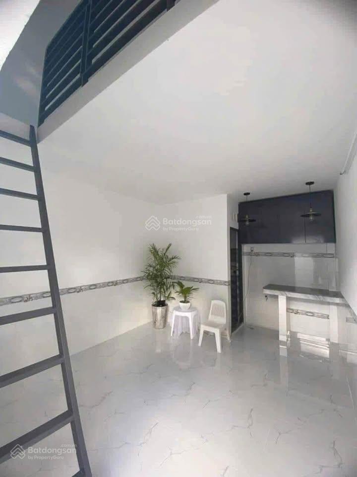 Thanh lý 990tr nhà có 3 phòng trọ thu nhập 15tr/tháng đối diện chợ bình điềnsát bên làng đại học