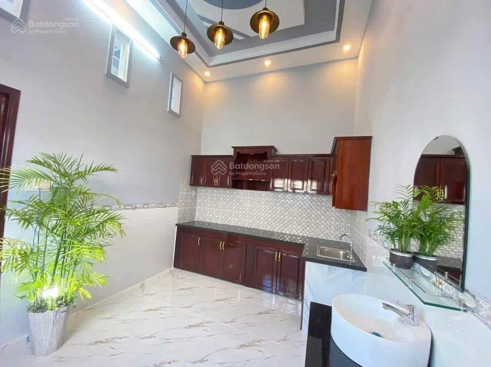 Thanh lý 990tr nhà có 3 phòng trọ thu nhập 15tr/tháng đối diện chợ bình điềnsát bên làng đại học