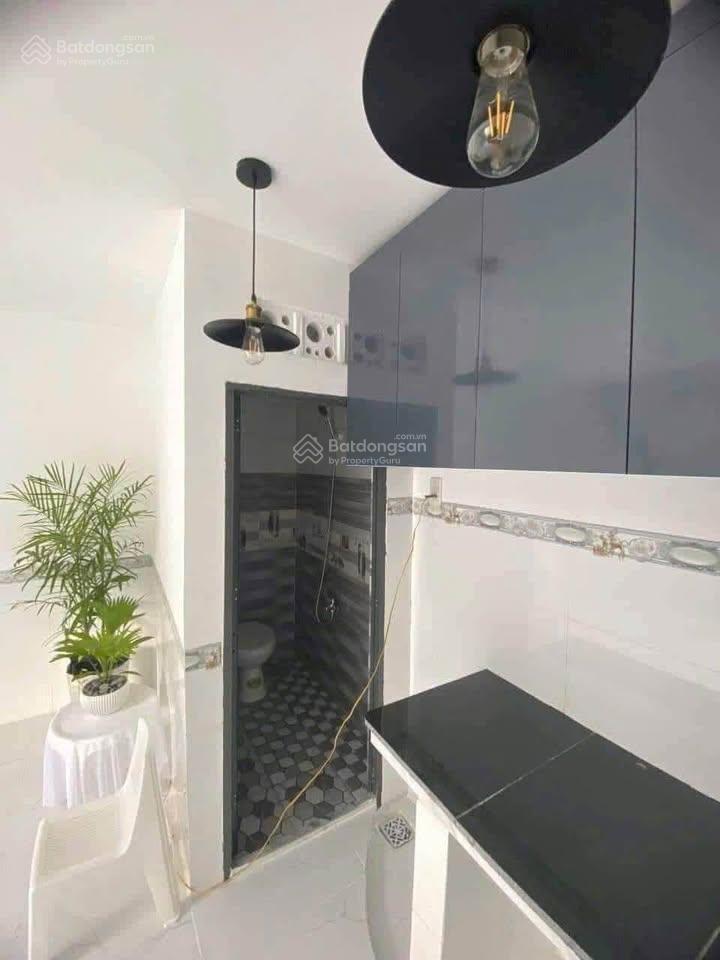 Thanh lý 990tr nhà có 3 phòng trọ thu nhập 15tr/tháng đối diện chợ bình điềnsát bên làng đại học