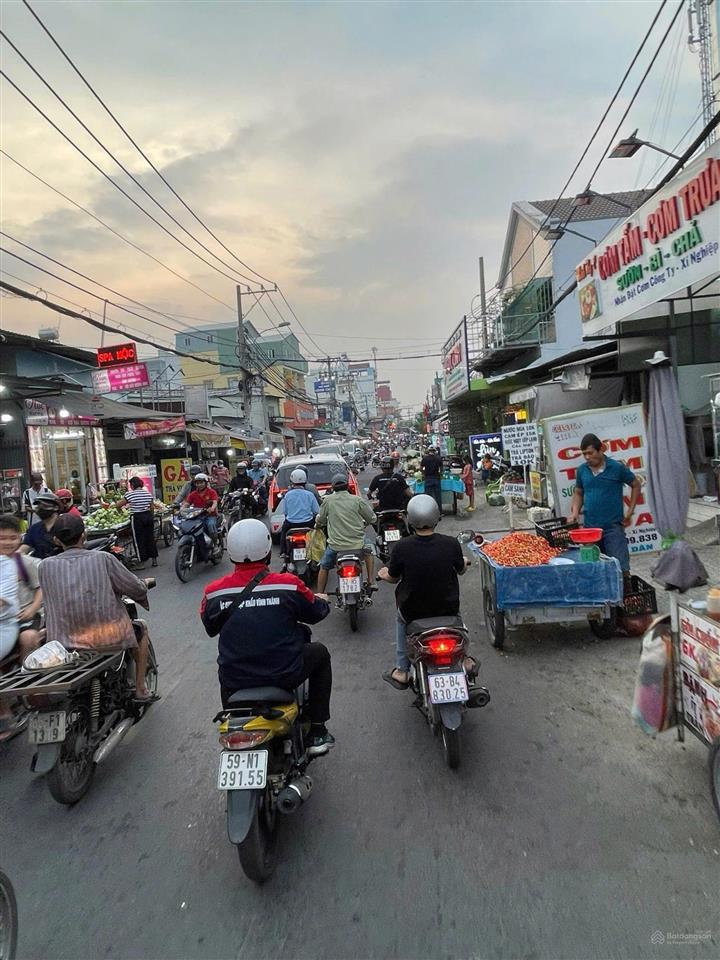 Tharh lý 850tr căn góc đường nguyễn hữu trí (8x20) ngay khu hành chính tân túc sát bên chợ đệm