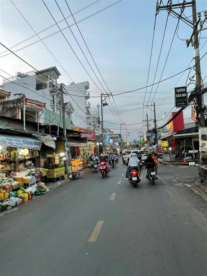 Tharh lý 850tr căn góc đường nguyễn hữu trí (8x20) ngay khu hành chính tân túc sát bên chợ đệm