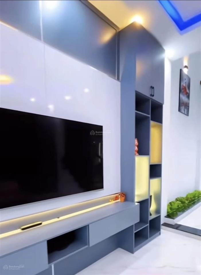 Bán gấp 850tr đường bà cả hưng long căn 2 lầu (4,6x22,8) sát ql50 trước nhà có bách hoá xanh