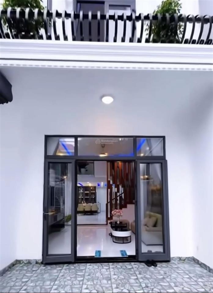 Bán gấp 850tr đường bà cả hưng long căn 2 lầu (4,6x22,8) sát ql50 trước nhà có bách hoá xanh
