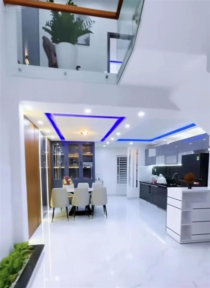 Bán gấp 850tr đường bà cả hưng long căn 2 lầu (4,6x22,8) sát ql50 trước nhà có bách hoá xanh
