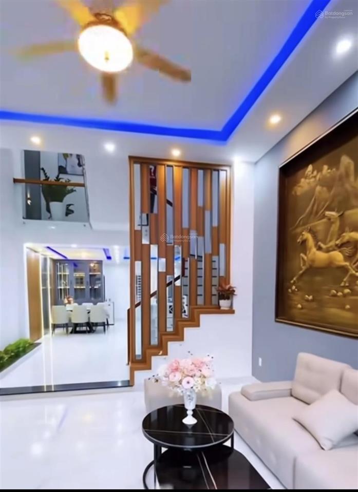Bán gấp 850tr đường bà cả hưng long căn 2 lầu (4,6x22,8) sát ql50 trước nhà có bách hoá xanh