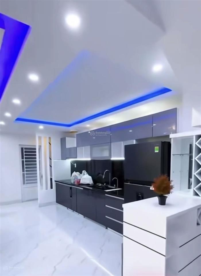 Bán gấp 850tr đường bà cả hưng long căn 2 lầu (4,6x22,8) sát ql50 trước nhà có bách hoá xanh