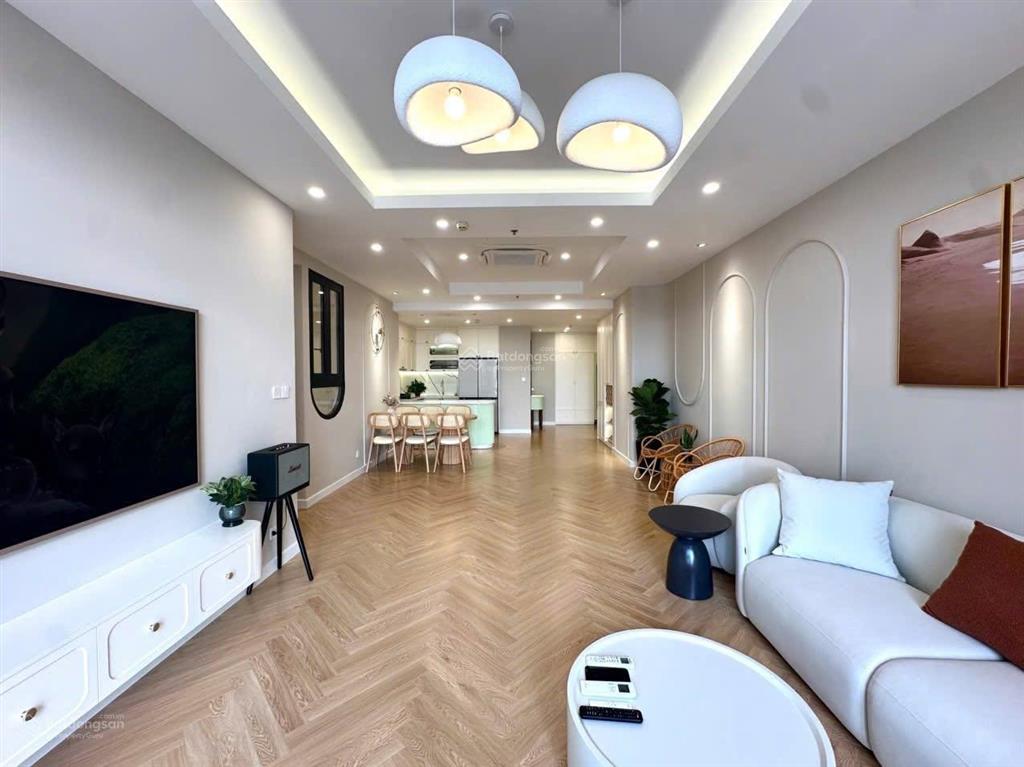 Cho thuê căn hộ 3 ngủ r5 royal city, thanh xuân, view thoáng, 113m2, nội thất đẹp, ở ngay.