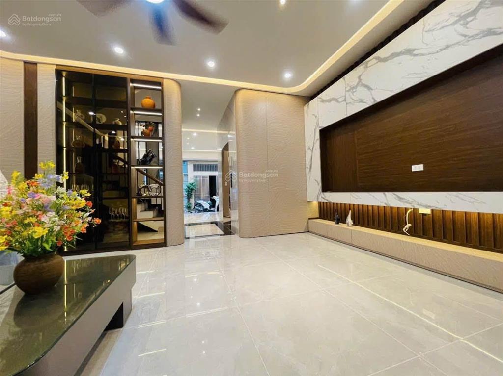 Gara ô tô! cho thuê nhà phân lô hoàng quốc việt, 55m2, 5t, làm vp, spa, dạy học, nha khoa.