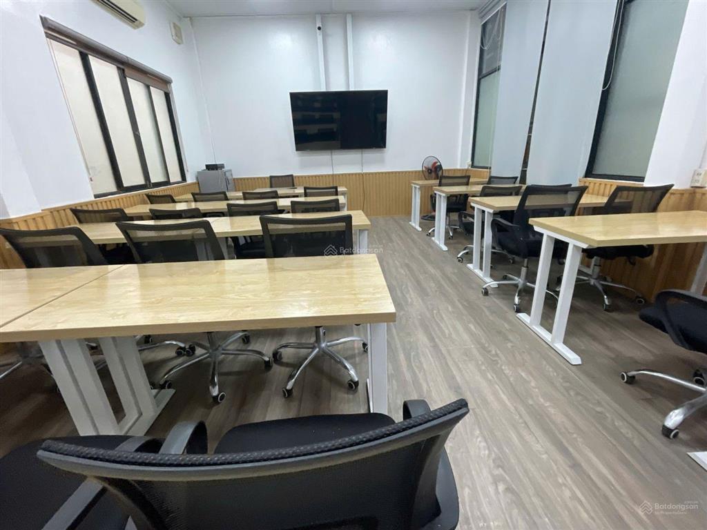 Đông sinh viên! cho thuê nhà phố trần quốc hoàn, 48m, 6t, làm vp, dạy học kết hợp ở.