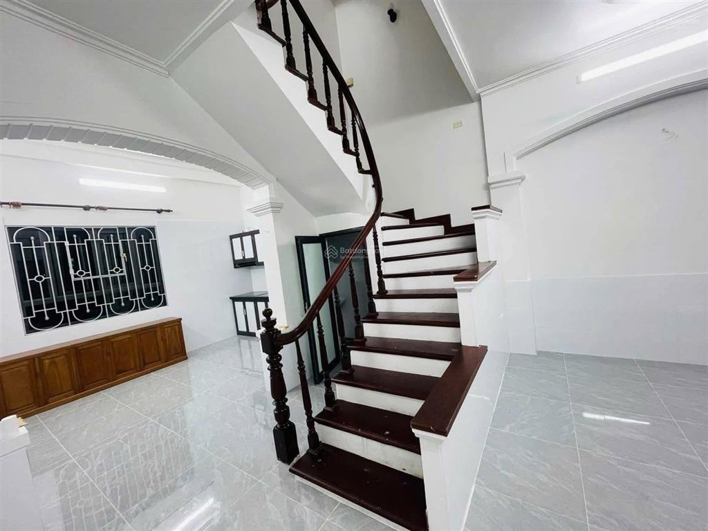 Đông sinh viên! cho thuê nhà phố trần quốc hoàn, 48m, 6t, làm vp, dạy học kết hợp ở.