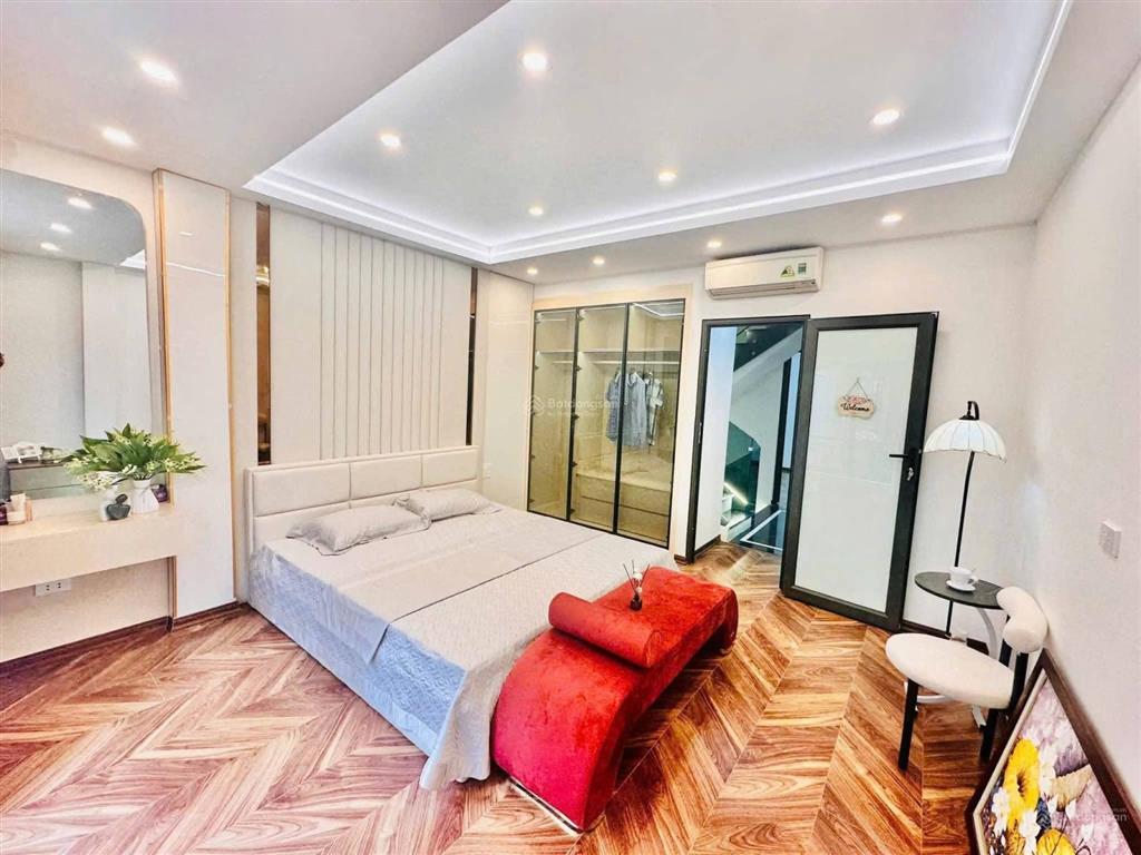 Thang máy, ô tô, mới! cho thuê nhà nguyễn khánh toàn, 50m2, 6t, vừa ở vừa làm vp, spa, kdol.
