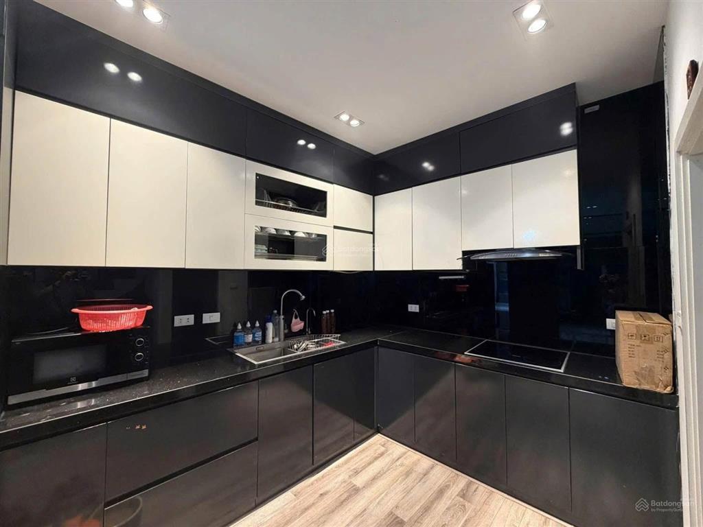 Oto tránh! cho thuê nhà riêng phân lô ngõ 180 hoàng quốc việt, 55m2, 5t, làm vp, spa, dạy học.