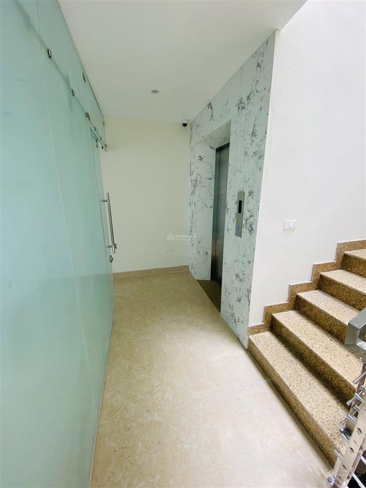 Thang máy! cho thuê nhà mạc thái tổ, thông sàn, mới, vỉa hè rộng, 58m2, 7t, làm vp, spa, thẩm mỹ.