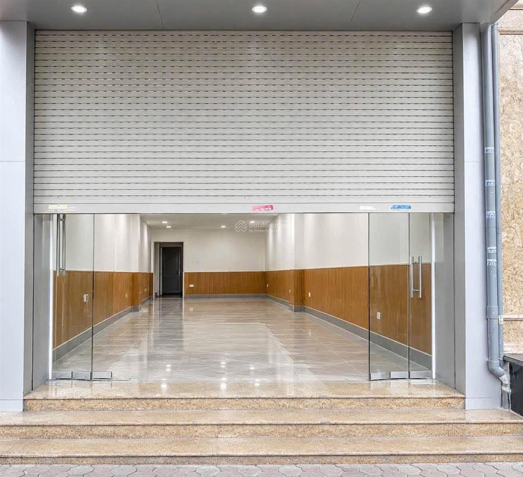 Vỉa hè rộng! cho thuê nhà mặt phố hoàng quốc việt, 50m2, 5t, thông sàn, kinh doanh đa dạng.