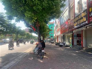 Vỉa hè rộng! cho thuê nhà mặt phố hoàng quốc việt, 50m2, 5t, thông sàn, kinh doanh đa dạng.