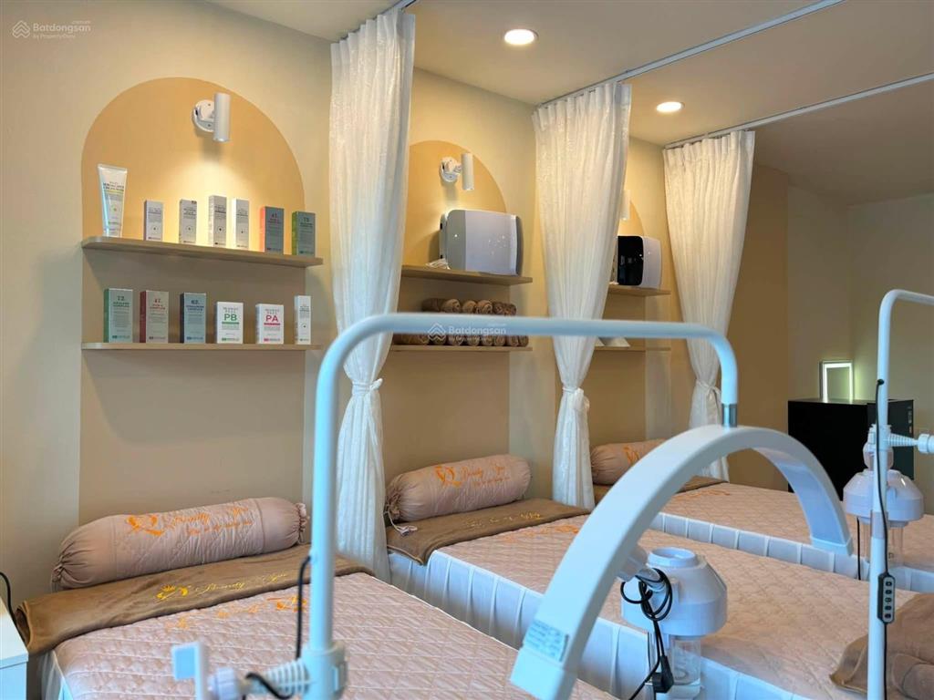 View công viên! cho thuê nhà mặt phố khu vũ phạm hàm, 82m2, 5t, mt5m, làm spa, cafe, phòng khám, vp