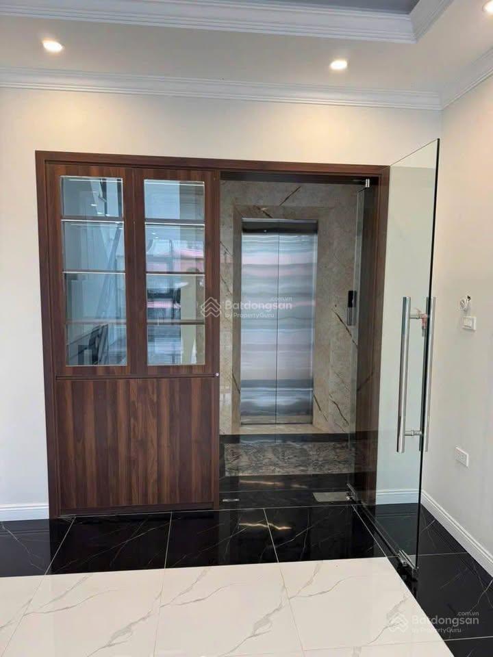 Thang máy! cho thuê nhà võ chí công, 40m2, 4t, thông sàn, phù hợp ở và kdol.