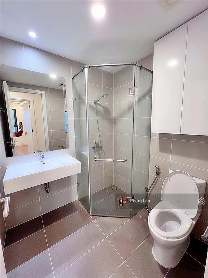 Chủ nhà cần bán gấp 2pn 2vs kosmo tây hồ  75m2  tầng cao 2x full đồ  giá tốt bán nhanh