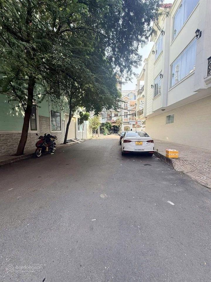 Bán nhà đô đốc long ngay chợ tân hương, độc lập  3 tầng 4.1x9.5m nở hậu  hẻm nhựa 8m