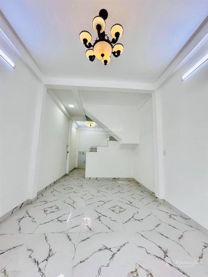 1/ ngay đầm sen , hoà bình 3 tầng đúc  52m2  hẻm 8m kinh doanh buôn bán tốt an ninh  giáp q11