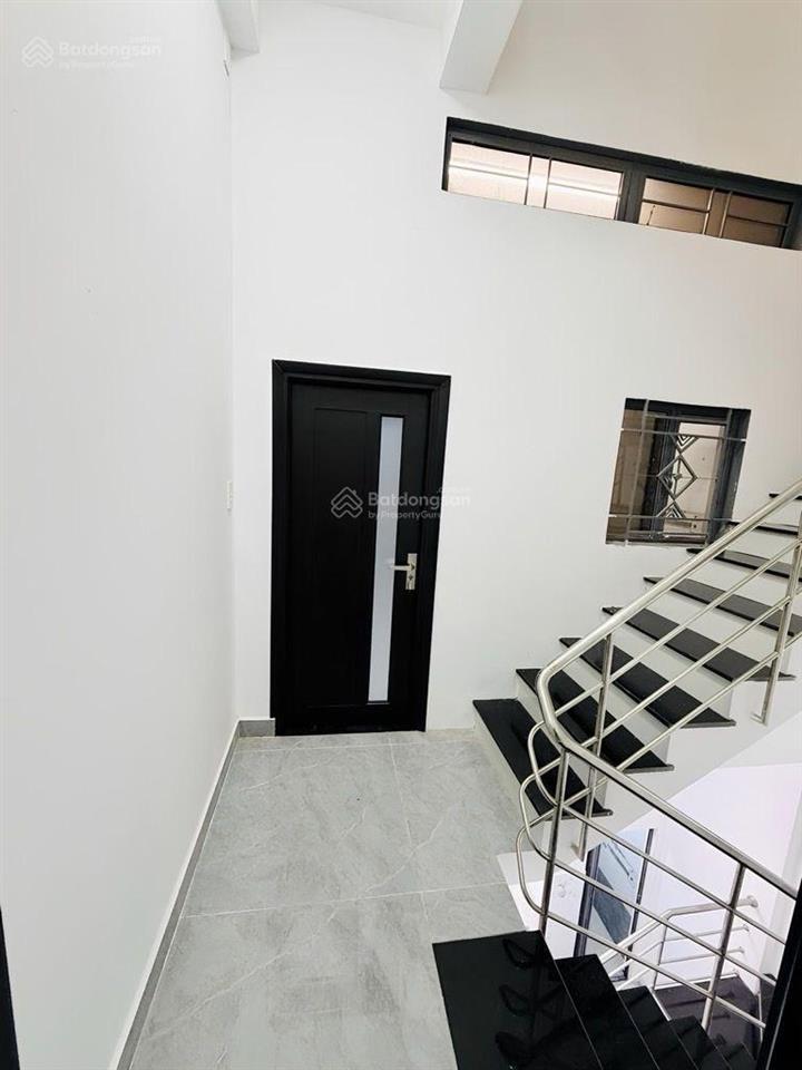 1/ ngay đầm sen , hoà bình 3 tầng đúc  52m2  hẻm 8m kinh doanh buôn bán tốt an ninh  giáp q11