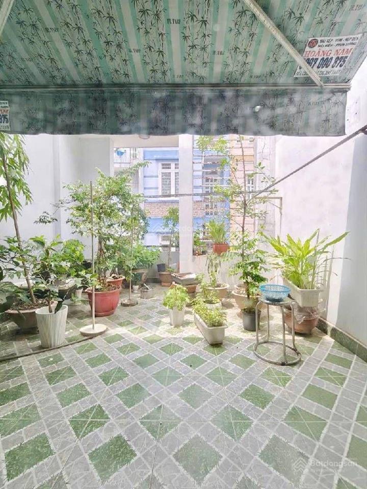 Ngay chợ tân hương , độc lập  3 tầng 56m2 vuông vức  ô tô ra vào thoải mái  khu dân trí an ninh