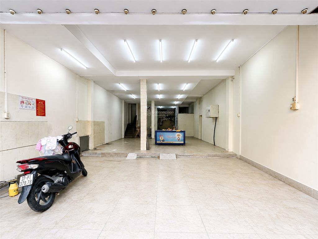 Vị trí vàng  200m2 ngang 6m5  bán mặt tiền ngay chợ hoàng hoa thám xây được 8 lầu  hđt 80tr/thg
