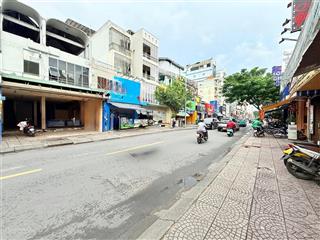 Vị trí vàng  200m2 ngang 6m5  bán mặt tiền ngay chợ hoàng hoa thám xây được 8 lầu  hđt 80tr/thg