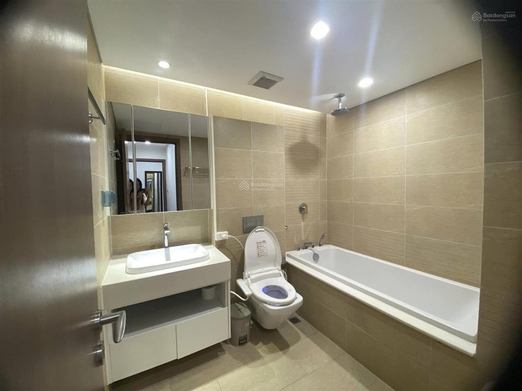 Bán căn hộ 2n2vs ban công đbfull nội thất giá 16,8 tỷ vinhomes metropolis   0368 562 ***