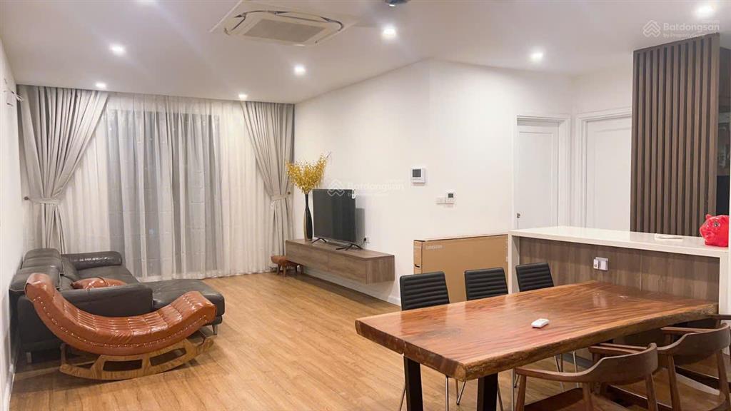 Chính chủ gửi bán căn hộ 2n 80m2 ban công đn full nội thất giá 7 tỷ  0368 562 ***